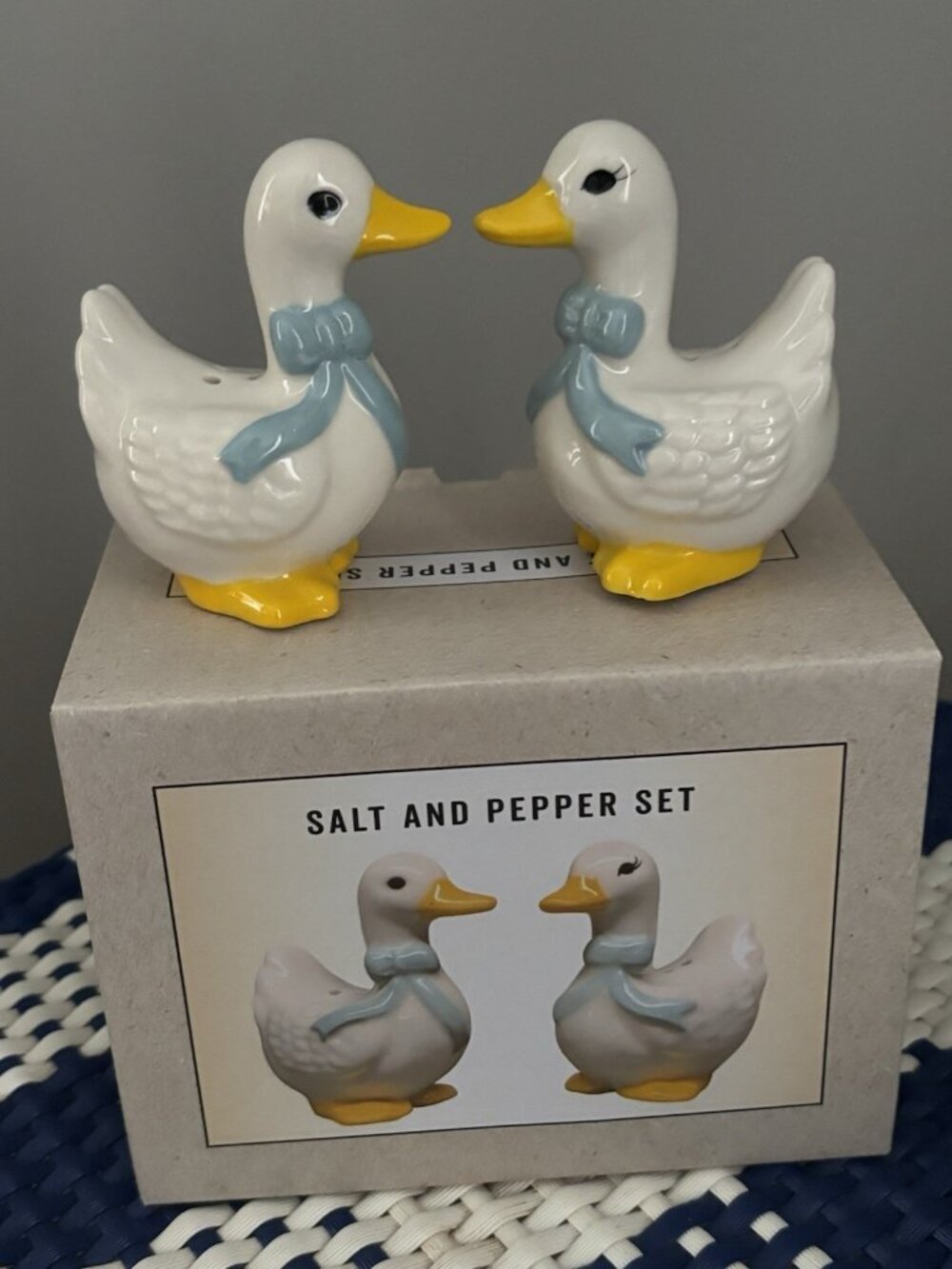 NEW Cracker Barrel White‎ Ceramic Duck Goose Salt & Pepper Shakers Blue Bow